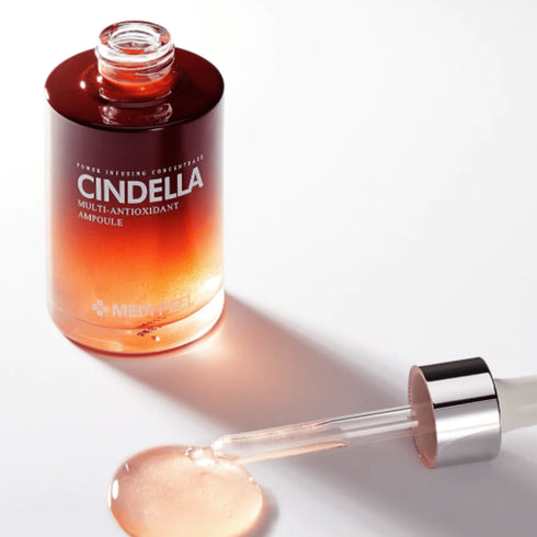 Descoperiți secretul unei pieli rezistente și strălucitoare cu MEDIPEEL CINDELLA Multi-Antioxidant Ampoule. Acest concentrat puternic exploatează puterea antioxidanților pentru a vă proteja și revitaliza pielea. Lichidul său bogat, de culoarea chihlimbarului, este găzduit într-o sticlă elegantă, simbolizând ingredientele de înaltă calitate care acționează pentru a combate factorii de stres din mediul înconjurător și pentru a spori strălucirea naturală a pielii